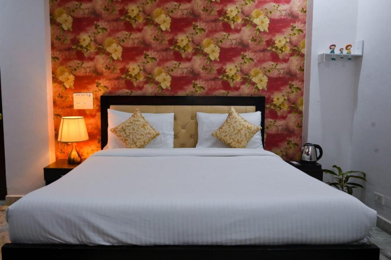 Hotel Wild Rose نيودلهي المظهر الخارجي الصورة